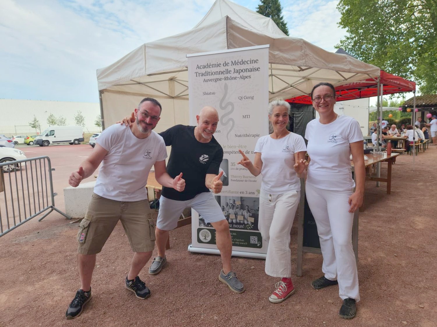 L'équipe de l'Académie MTJ AURA lors des portes ouvertes du 6 septembre 2026, à Roanne